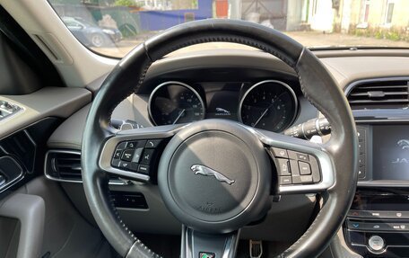 Jaguar F-Pace, 2017 год, 2 340 000 рублей, 14 фотография