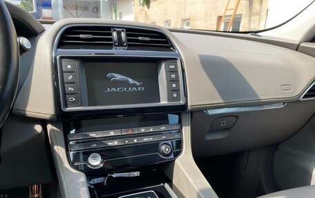 Jaguar F-Pace, 2017 год, 2 340 000 рублей, 13 фотография