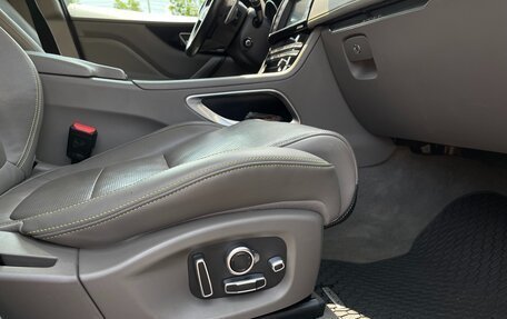 Jaguar F-Pace, 2017 год, 2 340 000 рублей, 18 фотография