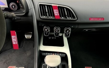 Audi R8, 2016 год, 10 898 000 рублей, 13 фотография
