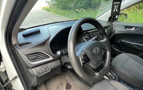 Hyundai Solaris II рестайлинг, 2017 год, 850 000 рублей, 25 фотография