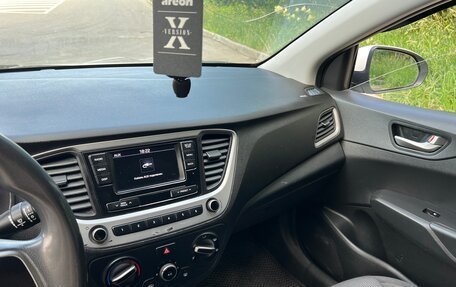 Hyundai Solaris II рестайлинг, 2017 год, 850 000 рублей, 27 фотография
