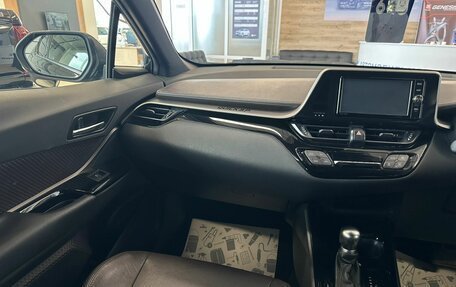 Toyota C-HR I рестайлинг, 2017 год, 2 449 900 рублей, 14 фотография
