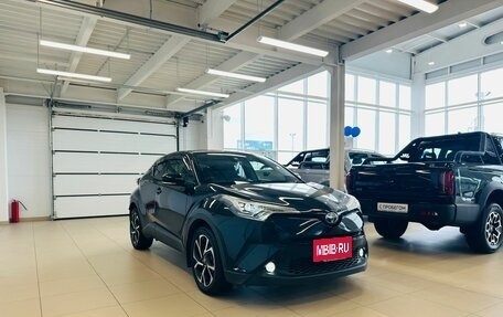 Toyota C-HR I рестайлинг, 2017 год, 2 449 900 рублей, 8 фотография