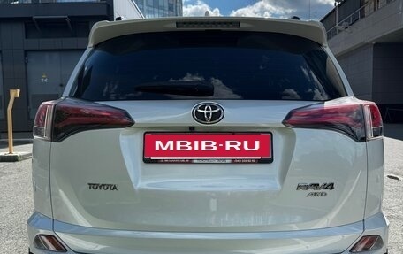 Toyota RAV4, 2019 год, 2 650 000 рублей, 7 фотография