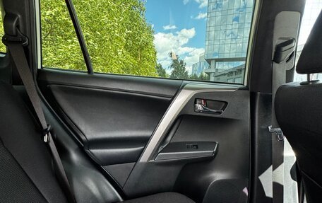 Toyota RAV4, 2019 год, 2 650 000 рублей, 14 фотография