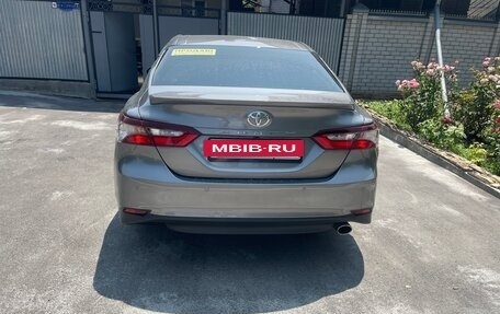 Toyota Camry, 2022 год, 3 490 000 рублей, 2 фотография