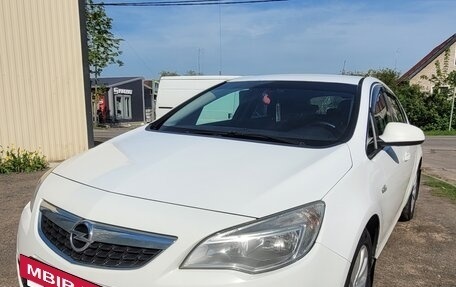 Opel Astra J, 2011 год, 750 000 рублей, 2 фотография