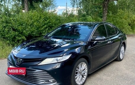 Toyota Camry, 2019 год, 2 400 000 рублей, 2 фотография