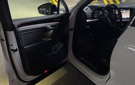 Volkswagen Touareg III, 2019 год, 5 600 000 рублей, 3 фотография