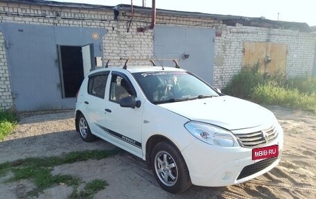 Renault Sandero I, 2013 год, 600 000 рублей, 2 фотография