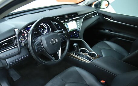 Toyota Camry, 2019 год, 2 750 000 рублей, 10 фотография
