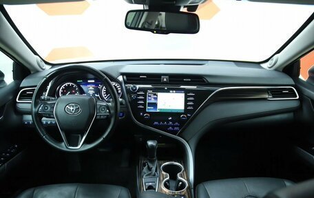 Toyota Camry, 2019 год, 2 750 000 рублей, 15 фотография