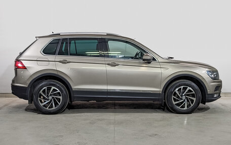 Volkswagen Tiguan II, 2018 год, 2 390 000 рублей, 4 фотография