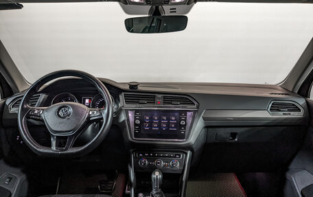 Volkswagen Tiguan II, 2018 год, 2 390 000 рублей, 13 фотография