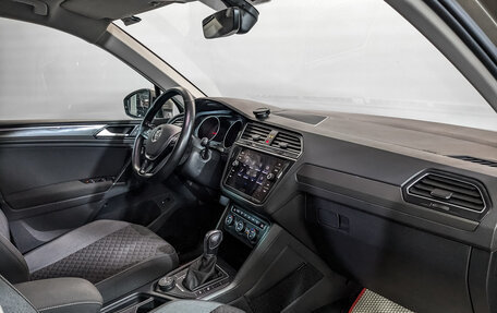 Volkswagen Tiguan II, 2018 год, 2 390 000 рублей, 12 фотография