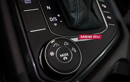 Volkswagen Tiguan II, 2018 год, 2 390 000 рублей, 20 фотография