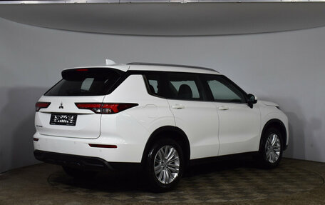 Mitsubishi Outlander, 2022 год, 4 450 000 рублей, 5 фотография