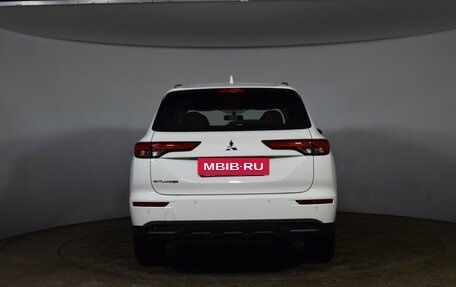 Mitsubishi Outlander, 2022 год, 4 450 000 рублей, 6 фотография