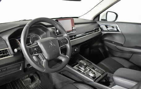 Mitsubishi Outlander, 2022 год, 4 450 000 рублей, 23 фотография