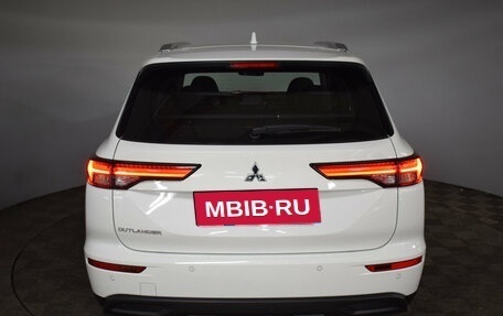 Mitsubishi Outlander, 2022 год, 4 450 000 рублей, 16 фотография