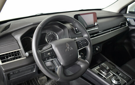 Mitsubishi Outlander, 2022 год, 4 450 000 рублей, 28 фотография