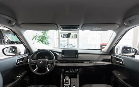Mitsubishi Outlander, 2022 год, 5 400 000 рублей, 9 фотография