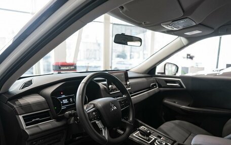 Mitsubishi Outlander, 2022 год, 5 400 000 рублей, 10 фотография