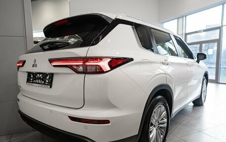 Mitsubishi Outlander, 2022 год, 5 400 000 рублей, 4 фотография