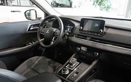 Mitsubishi Outlander, 2022 год, 5 400 000 рублей, 12 фотография