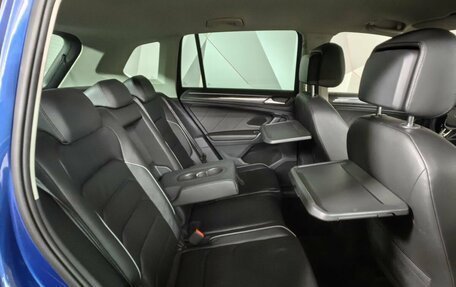 Volkswagen Tiguan II, 2018 год, 2 543 000 рублей, 13 фотография