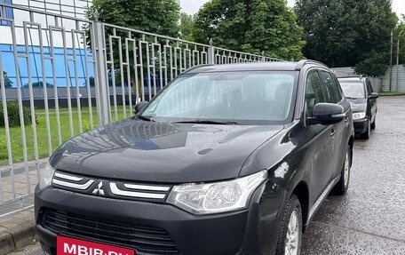 Mitsubishi Outlander III рестайлинг 3, 2013 год, 2 фотография