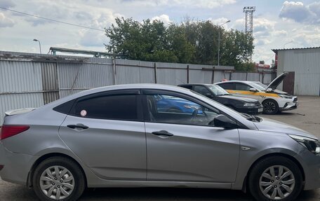 Hyundai Solaris II рестайлинг, 2015 год, 550 000 рублей, 2 фотография