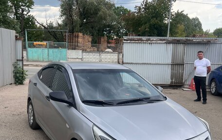 Hyundai Solaris II рестайлинг, 2015 год, 550 000 рублей, 13 фотография