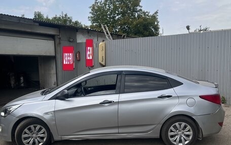 Hyundai Solaris II рестайлинг, 2015 год, 550 000 рублей, 9 фотография