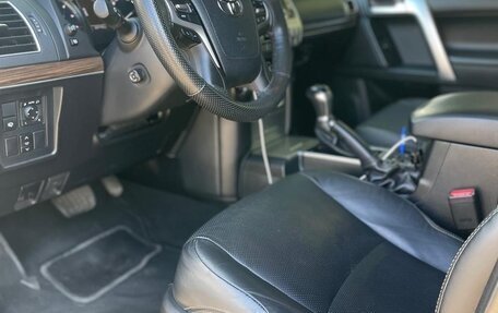 Toyota Land Cruiser Prado 150 рестайлинг 2, 2018 год, 4 900 000 рублей, 3 фотография