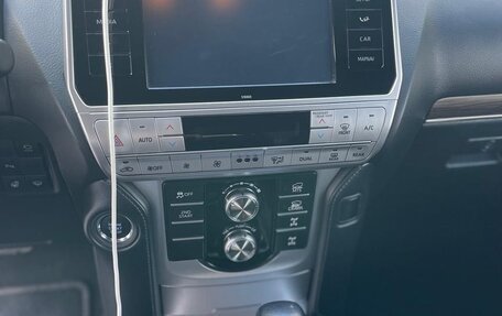 Toyota Land Cruiser Prado 150 рестайлинг 2, 2018 год, 4 900 000 рублей, 10 фотография