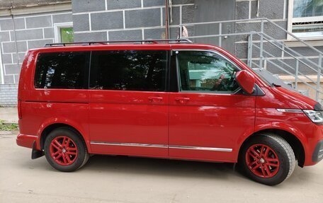 Volkswagen Caravelle T6 рестайлинг, 2021 год, 5 500 000 рублей, 3 фотография