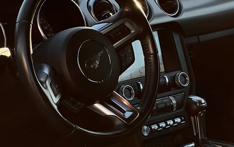 Ford Mustang VI рестайлинг, 2018 год, 2 750 000 рублей, 20 фотография