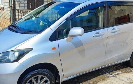 Honda Freed I, 2010 год, 820 000 рублей, 2 фотография