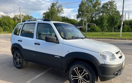Chevrolet Niva I рестайлинг, 2018 год, 599 000 рублей, 2 фотография