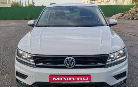 Volkswagen Tiguan II, 2019 год, 2 080 000 рублей, 2 фотография