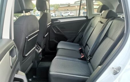 Volkswagen Tiguan II, 2019 год, 2 080 000 рублей, 19 фотография