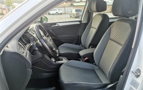 Volkswagen Tiguan II, 2019 год, 2 080 000 рублей, 24 фотография