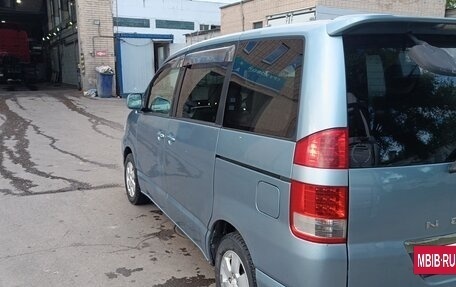 Toyota Noah III, 2003 год, 700 000 рублей, 3 фотография
