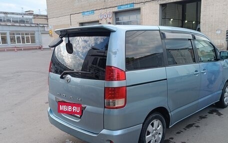 Toyota Noah III, 2003 год, 700 000 рублей, 4 фотография