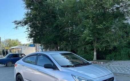 Hyundai Solaris II рестайлинг, 2013 год, 515 000 рублей, 2 фотография