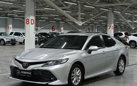 Toyota Camry, 2018 год, 1 999 000 рублей, 1 фотография