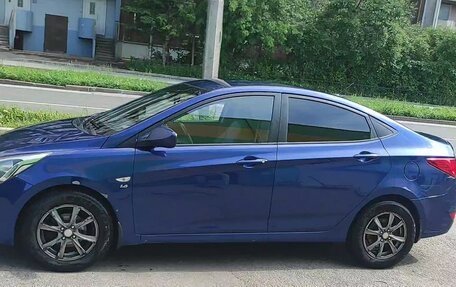 Hyundai Solaris II рестайлинг, 2015 год, 700 000 рублей, 2 фотография