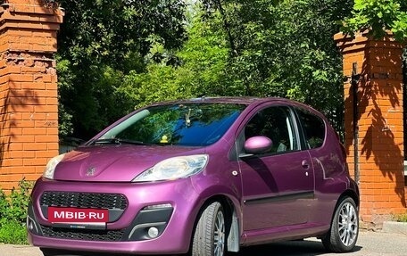 Peugeot 107 I рестайлинг, 2013 год, 660 000 рублей, 3 фотография